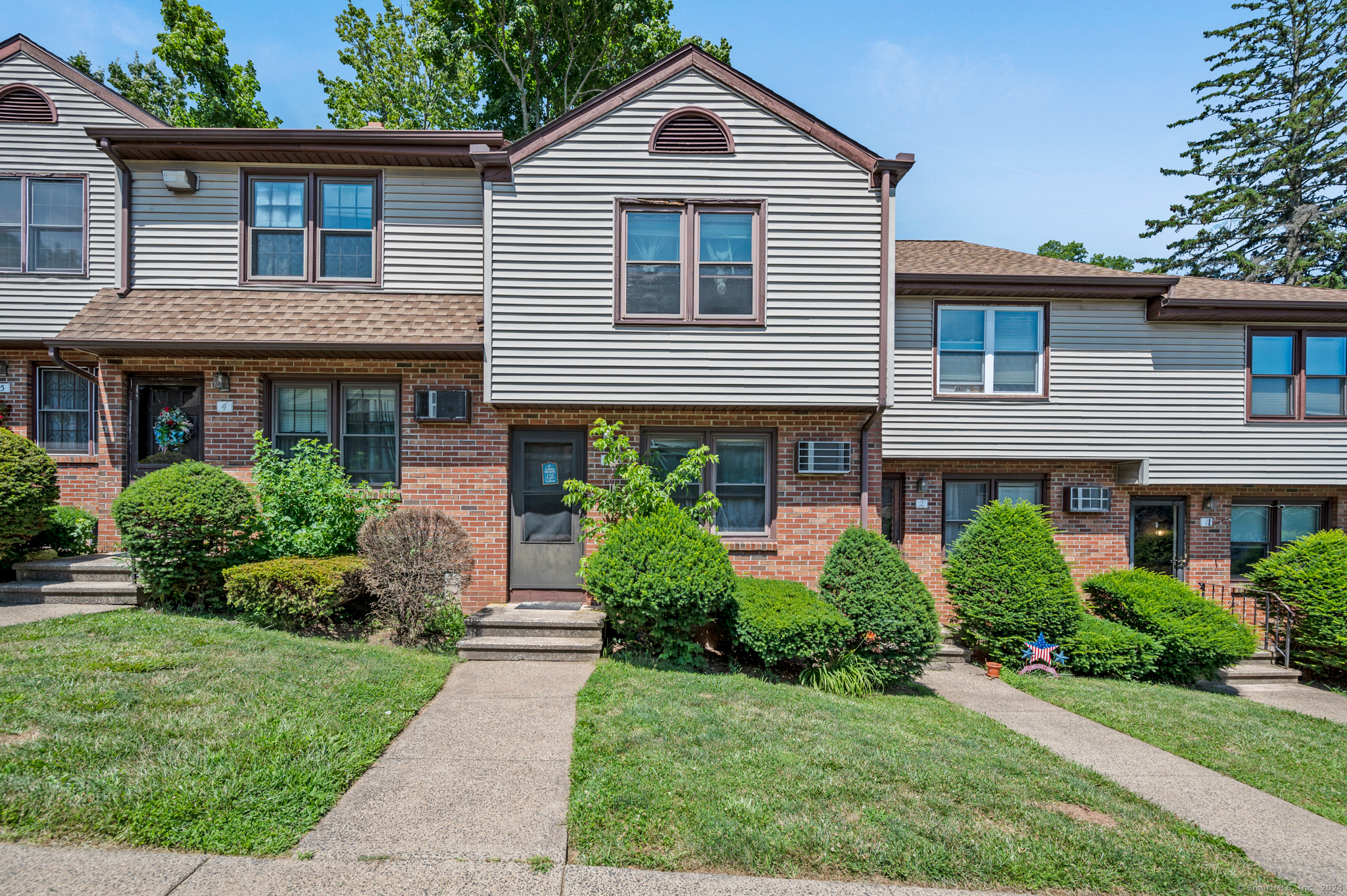 View Meriden, CT 06450 townhome