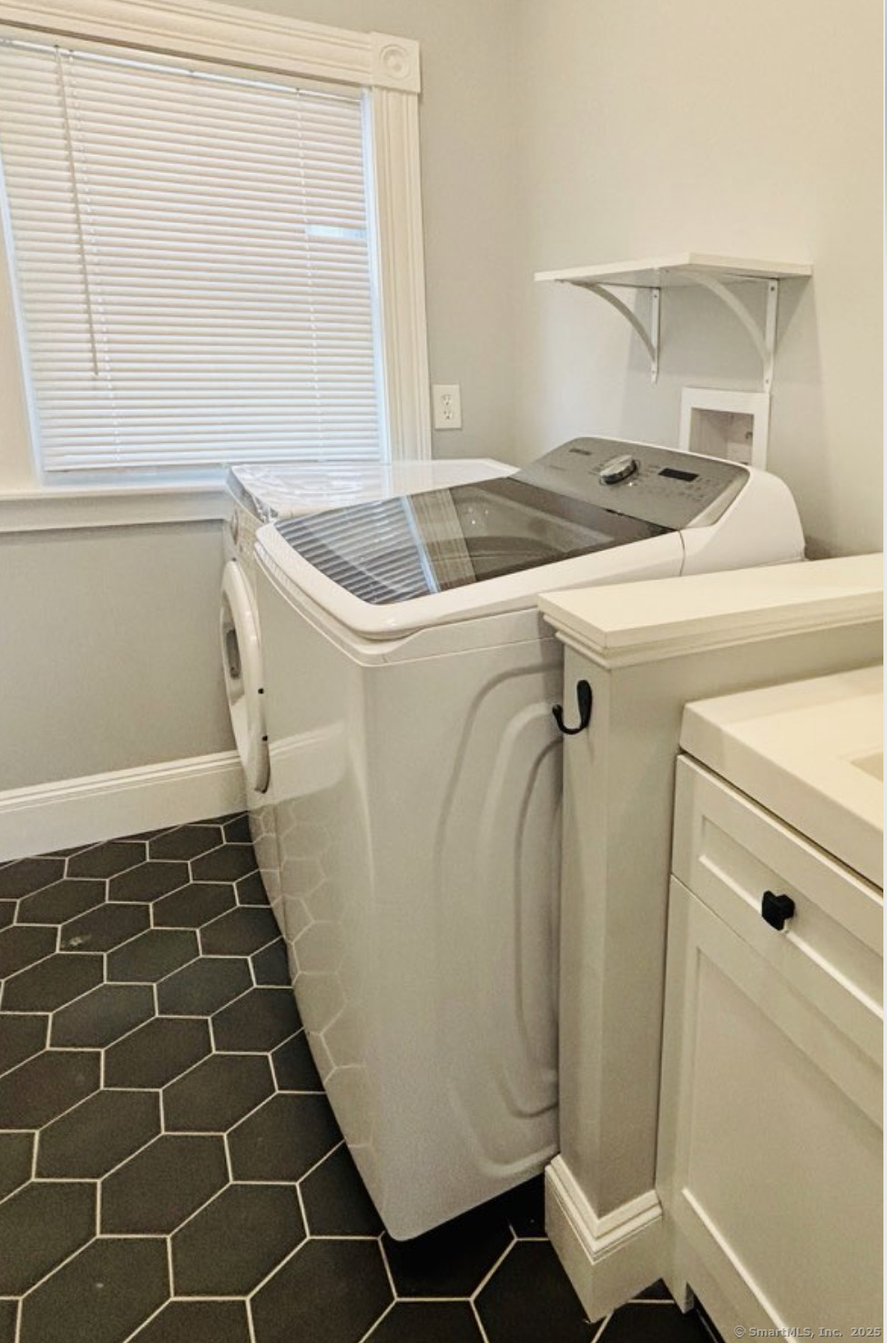 Norwich, Connecticut 06360, United States, 2 Bedrooms Bedrooms, ,1 BathroomBathrooms,Residential,Pending,226766