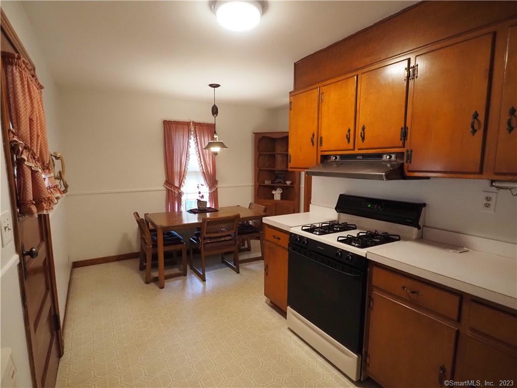 Photo 6 of 22 of 30 Windermere Avenue house