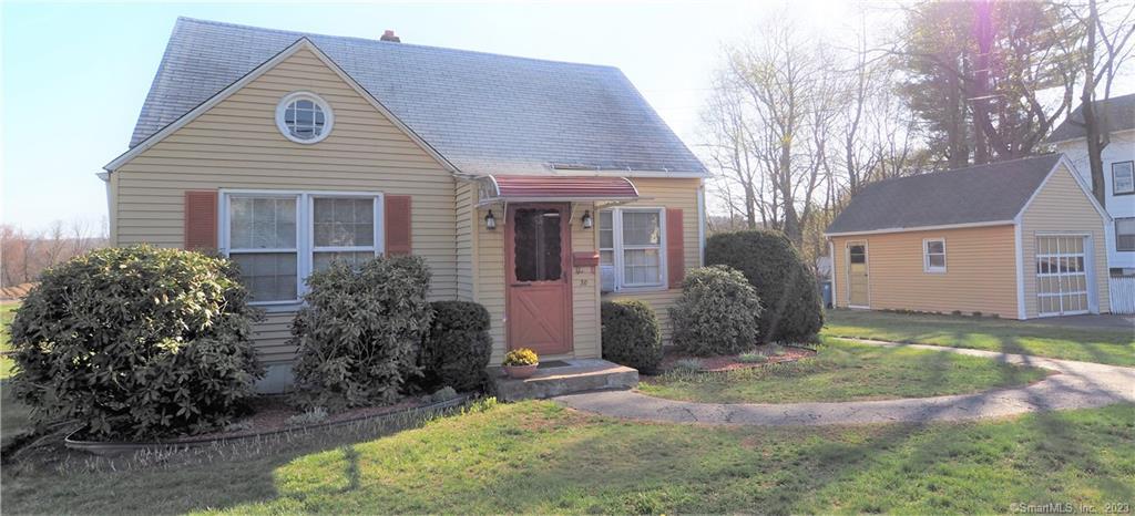 Photo 3 of 22 of 30 Windermere Avenue house