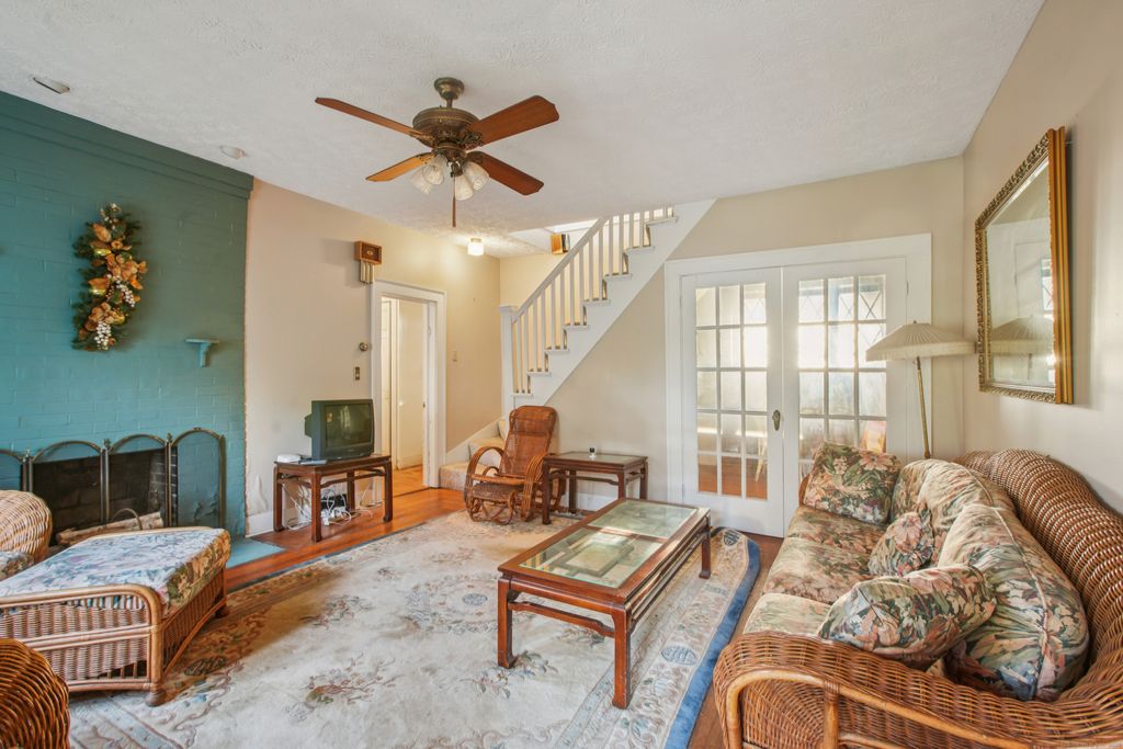 Photo of 60 Townsend Avenue, New Haven, CT 06512 (MLS # 24113356)