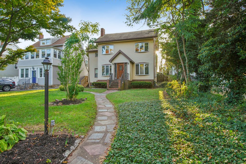 Photo of 60 Townsend Avenue, New Haven, CT 06512 (MLS # 24113356)