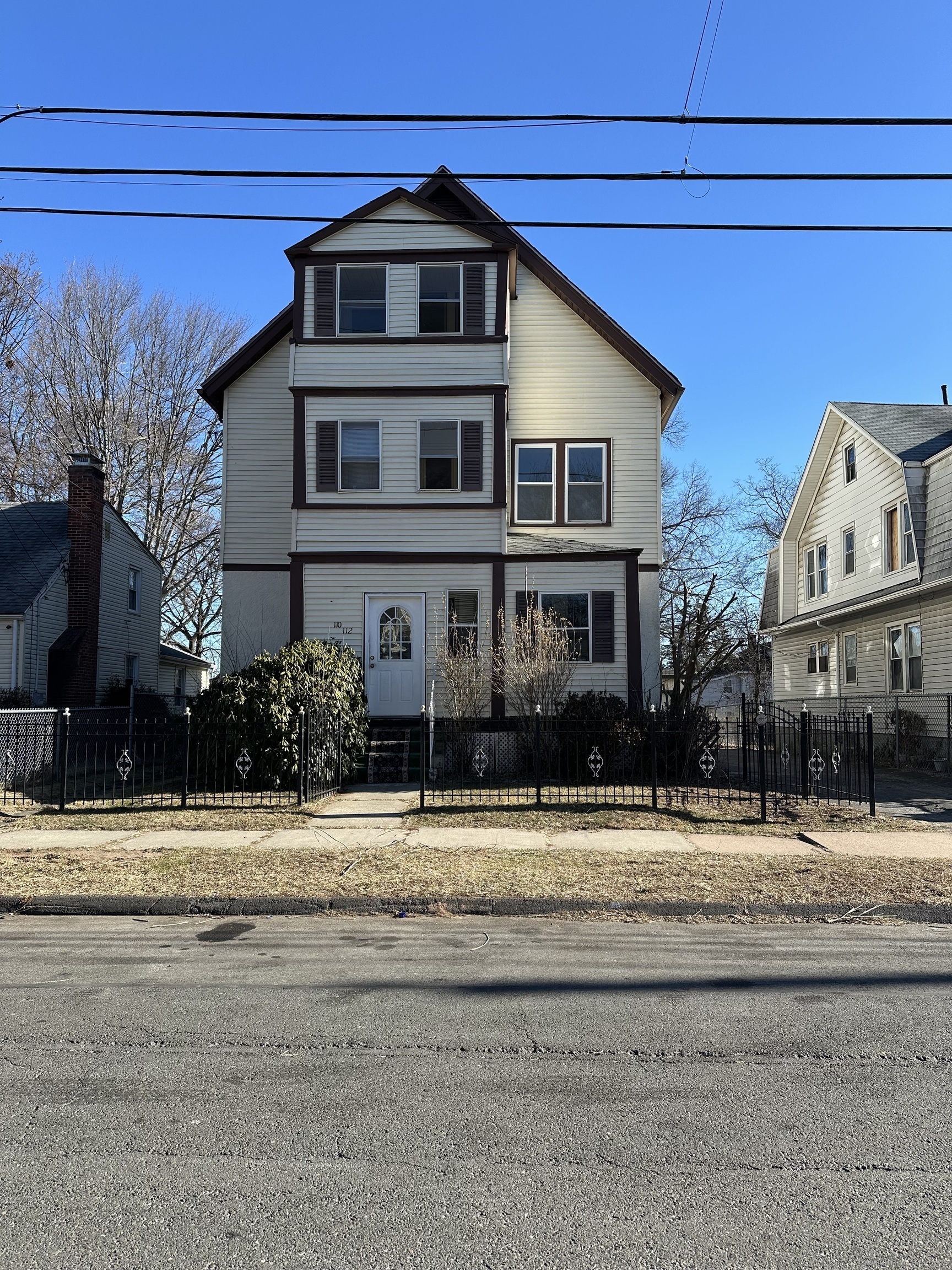 110 Henry Street Third Floo, Hartford, Connecticut - 2 Bedrooms  
1 Bathrooms  
4 Rooms - 