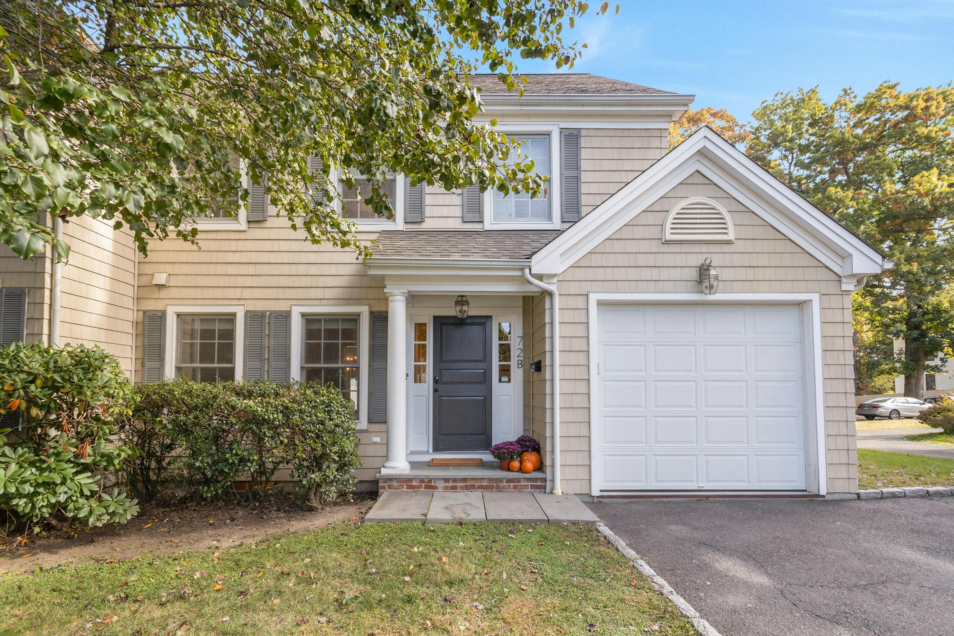 72 Summer Street B, New Canaan, Connecticut - 2 Bedrooms  
2.5 Bathrooms  
5 Rooms - 