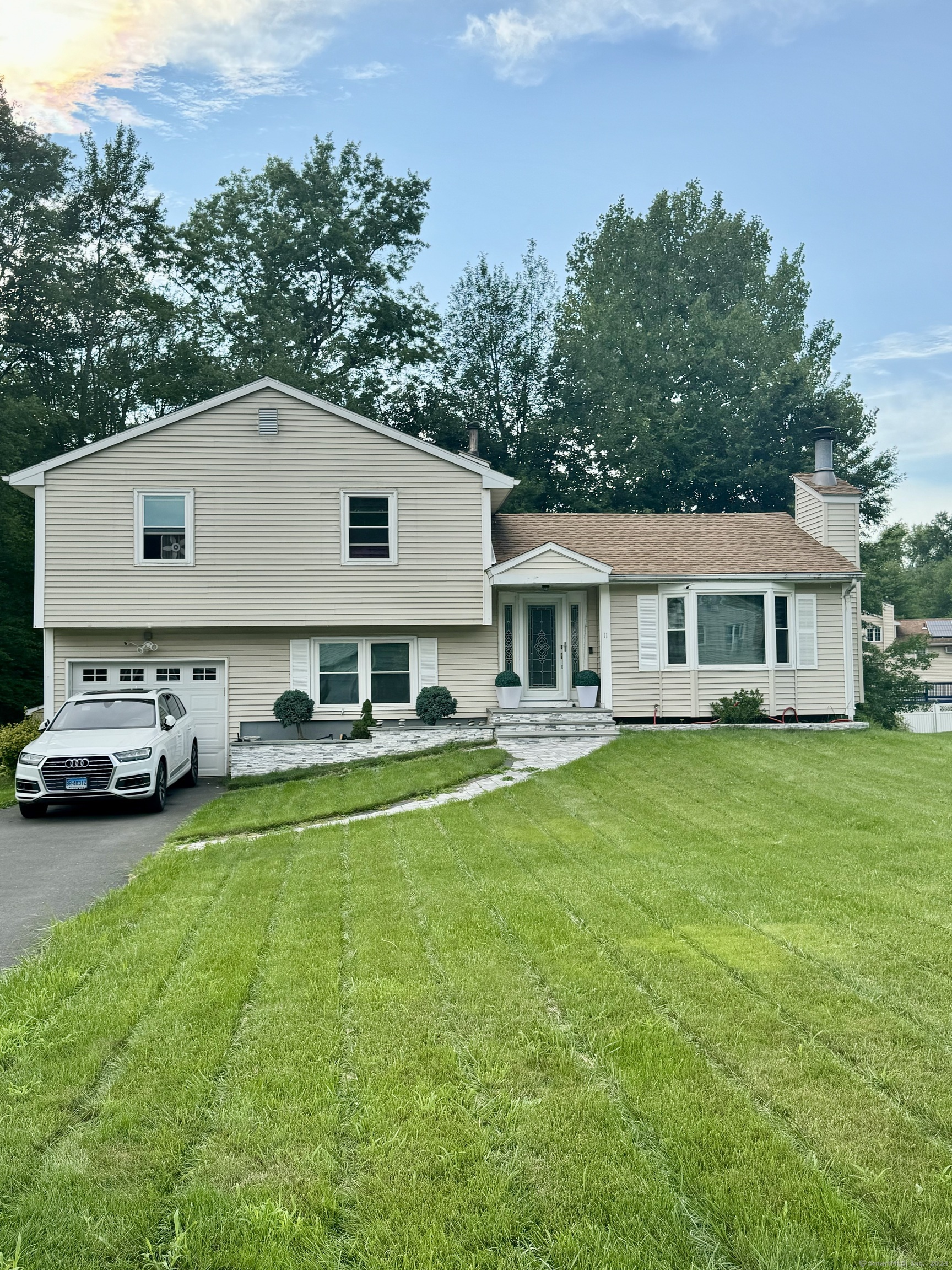 Property for Sale at 11 White Birch Circle, Bloomfield, Connecticut - Bedrooms: 4 
Bathrooms: 3 
Rooms: 8  - $394,900