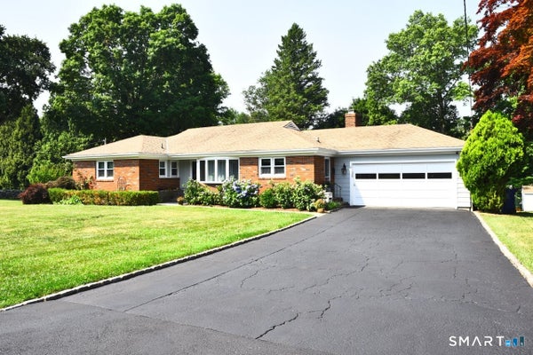 1 ROMINDON CT, NORWALK, CT 06851 - Image 4cd7d2ada9b91deb1e5eafcd22c82d3e/2435995087