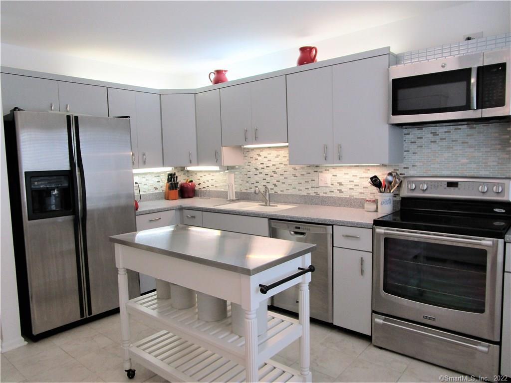 12 Boulevard Drive 140