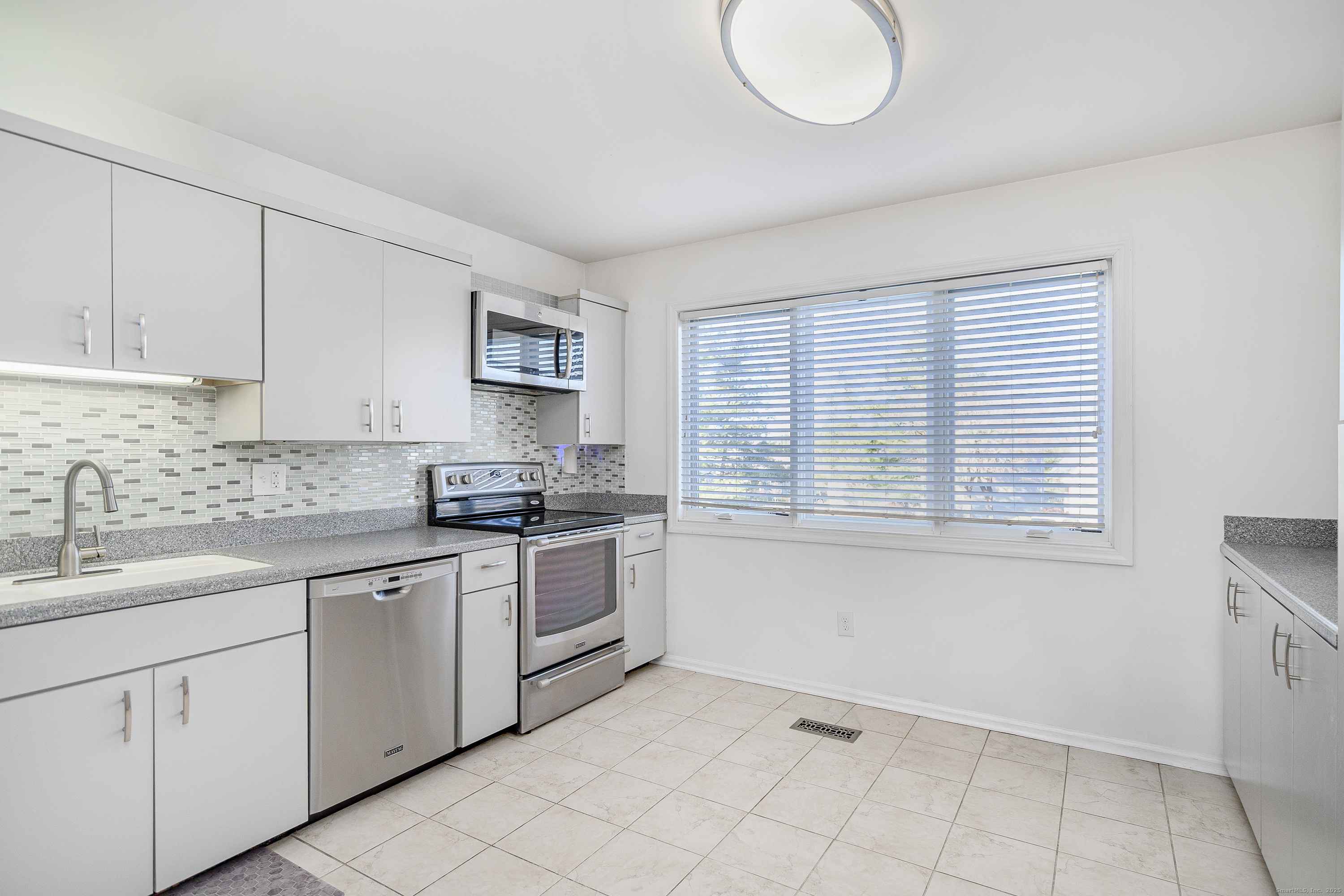 12 Boulevard Drive 140