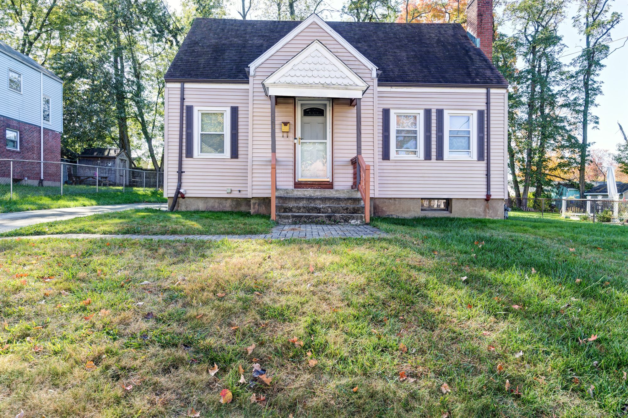 Pembroke Street, Hartford, Connecticut - 3 Bedrooms  
1 Bathrooms  
6 Rooms - 