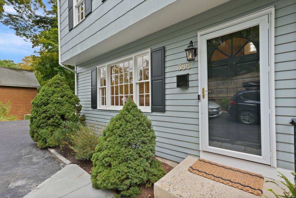 Photo of 388 Main Street #388, New Canaan, CT 06840 (MLS # 24126903)