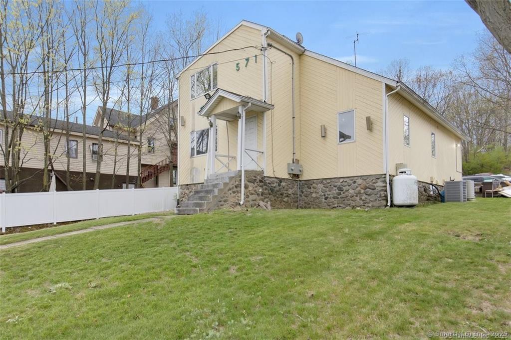 Wolcott Street 2, Waterbury, Connecticut - 1 Bedrooms  
1 Bathrooms  
4 Rooms - 
