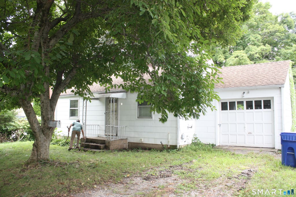 Photo of 7 Hillwood Place, Norwalk, CT 06850 (MLS # 24188318)