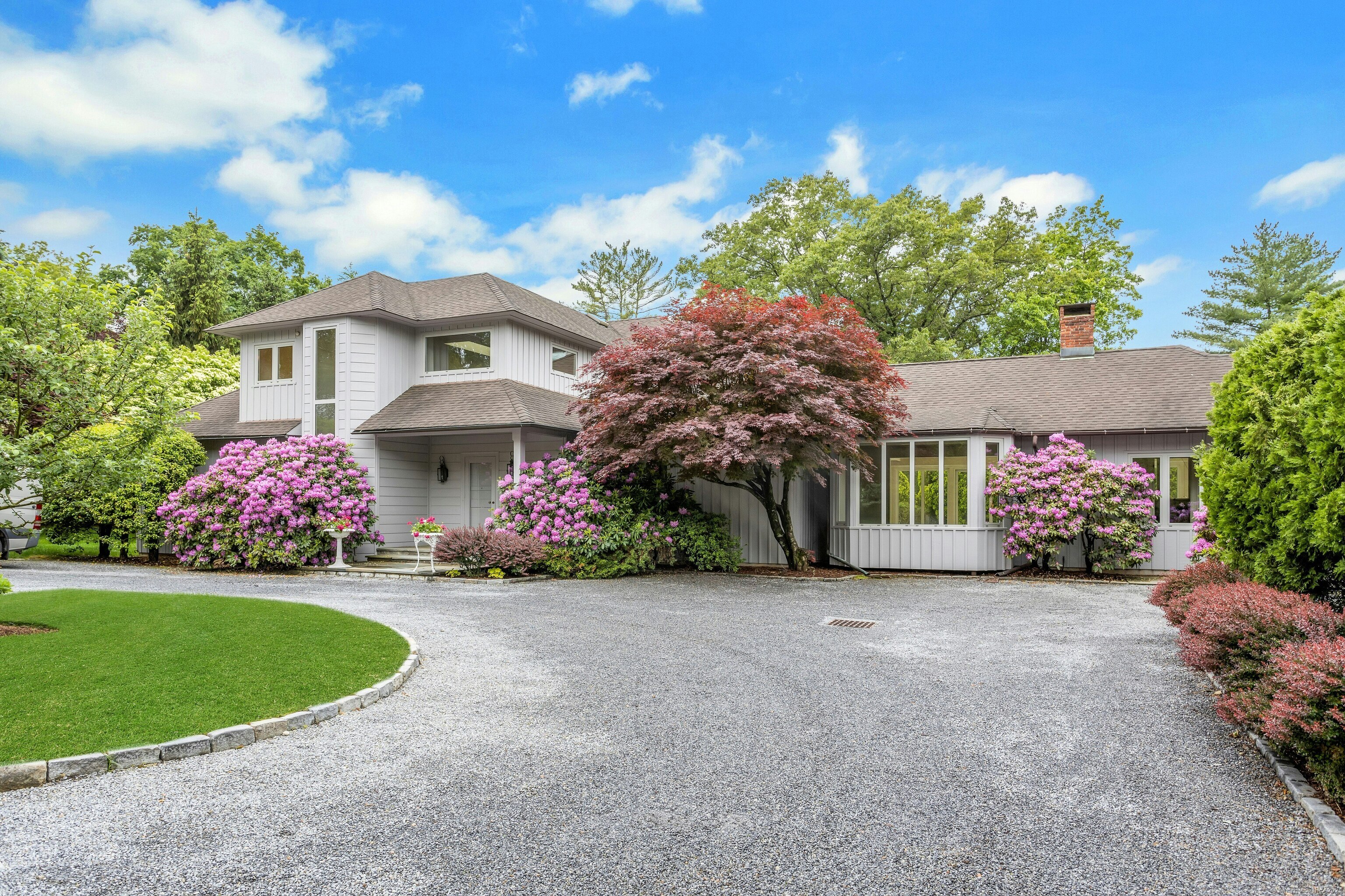 680 Weed Street, New Canaan, Connecticut - 4 Bedrooms  
5.5 Bathrooms  
9 Rooms - 