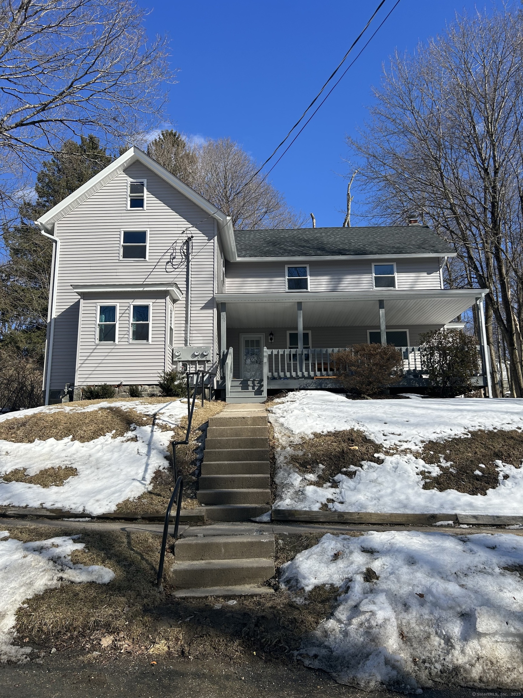 Gilbert Avenue 2, Winchester, Connecticut - 2 Bedrooms  
1 Bathrooms  
6 Rooms - 