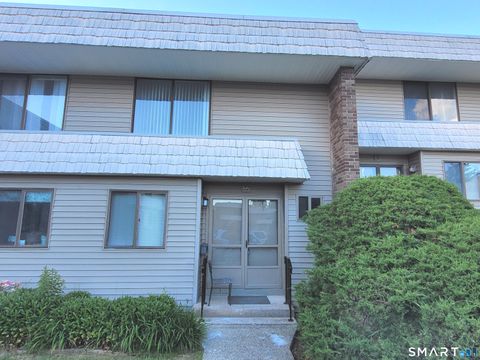 Condo For Rent - 22 Dogwood Court #22<br/> Middlesex County, Cromwell, CT 06416