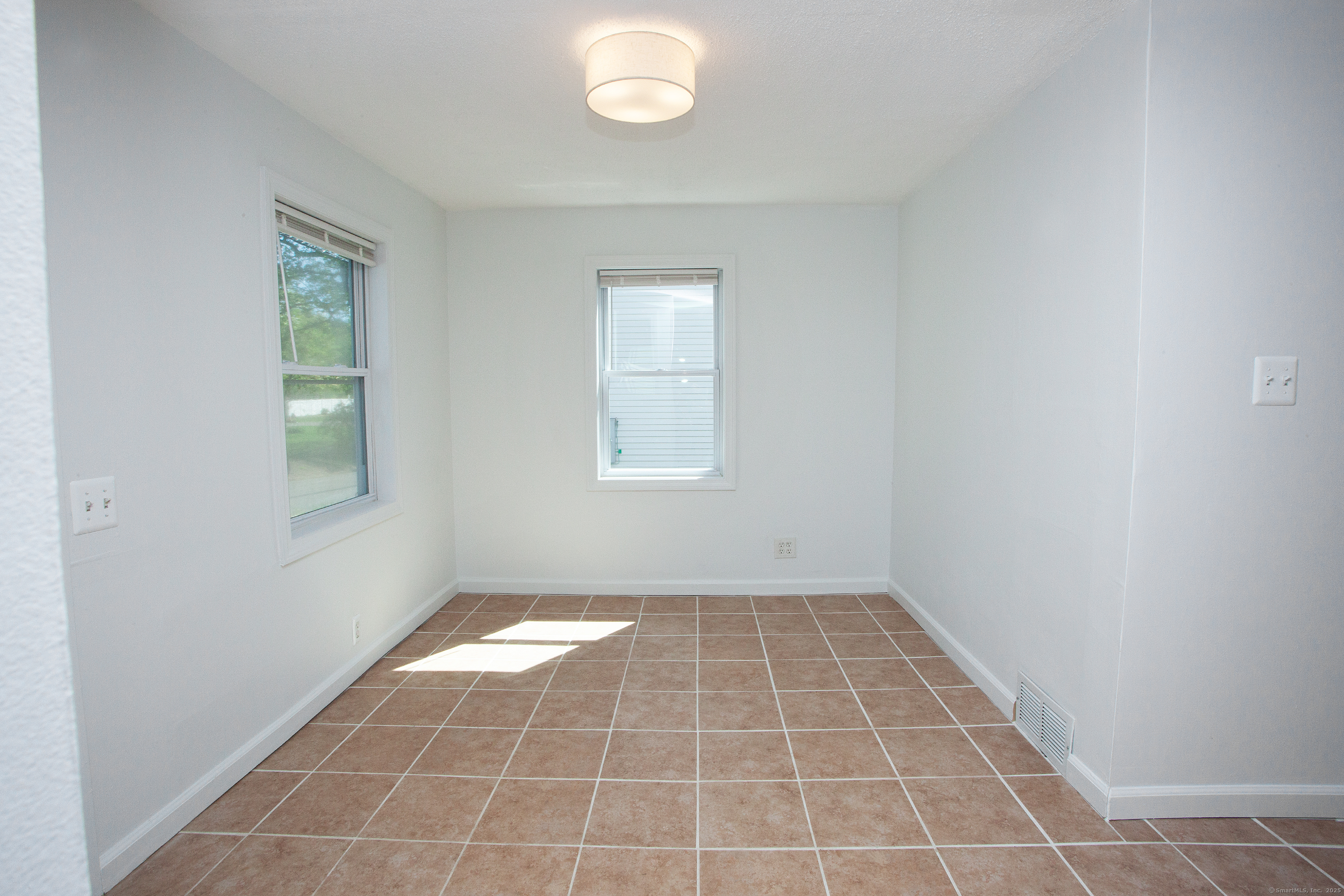 39 Cottage Street, New Hartford, Connecticut image 5