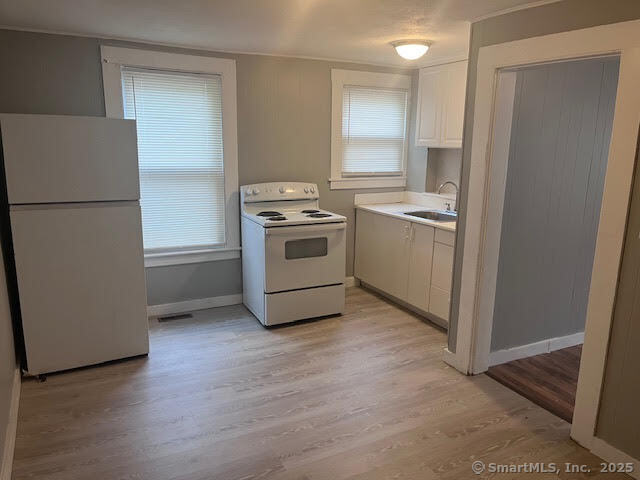 Meriden, Connecticut 06451, United States, 3 Bedrooms Bedrooms, ,1 BathroomBathrooms,Residential,Active,141140