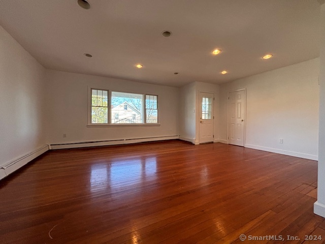 Rental Property at 6 Roscoe Street 2, Norwalk, Connecticut - Bedrooms: 2 
Bathrooms: 1 
Rooms: 5  - $2,800 MO.