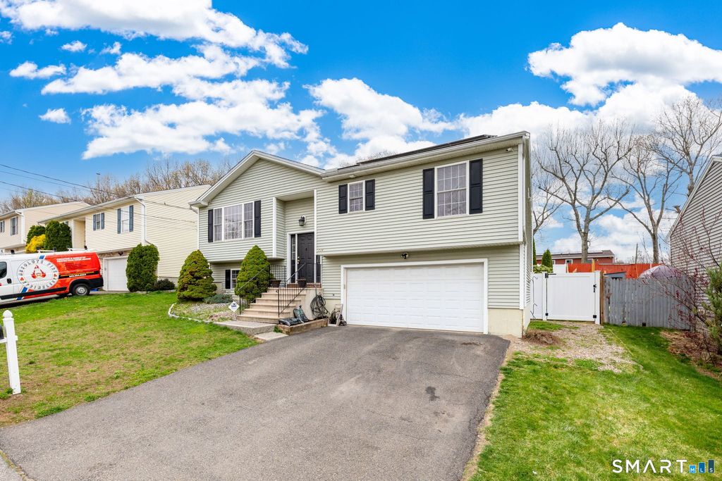 Photo of 234 Traverse Street, Waterbury, CT 06704 (MLS # 24168394)