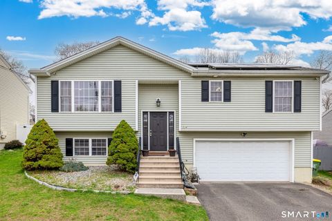 Photo of 234 Traverse Street, Waterbury, CT 06704 (MLS # 24168394)