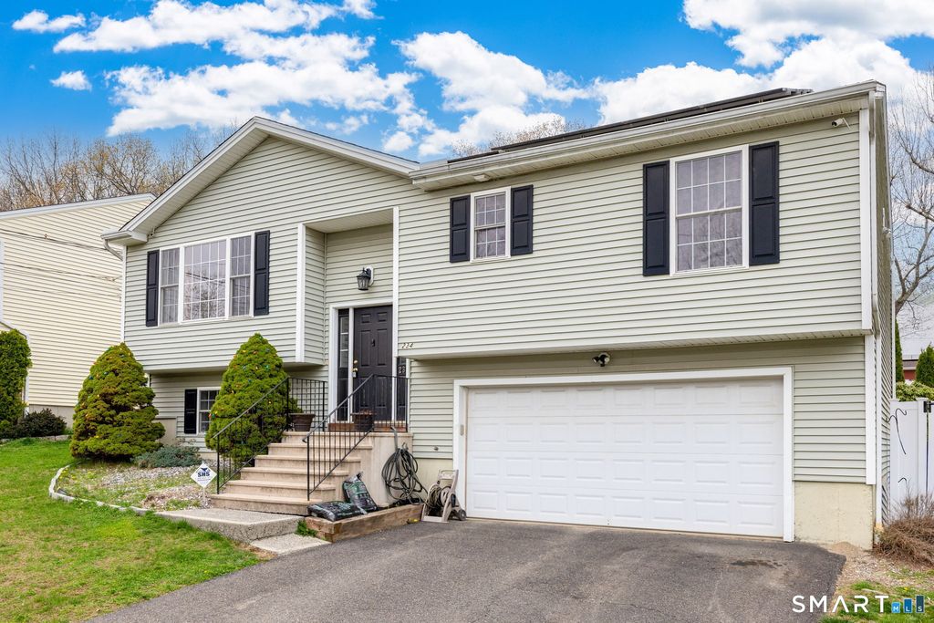 Photo of 234 Traverse Street, Waterbury, CT 06704 (MLS # 24168394)