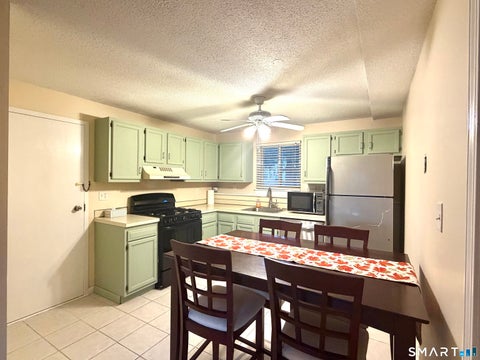 Photo of 4 Evergreene #4, Wallingford, CT 06492 (MLS # 24214231)