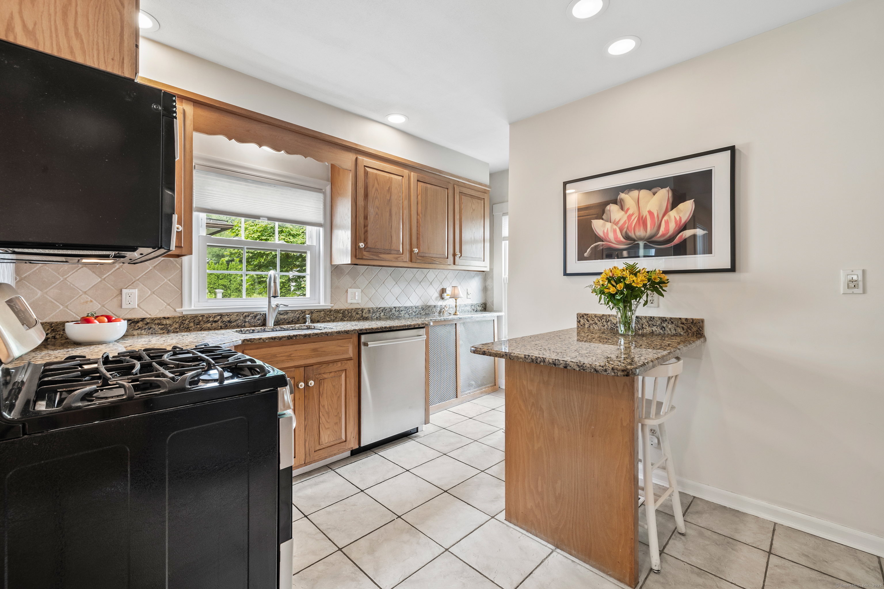 West Hartford, Connecticut 06119, United States, 4 Bedrooms Bedrooms, ,3 BathroomsBathrooms,Residential,Active,178392