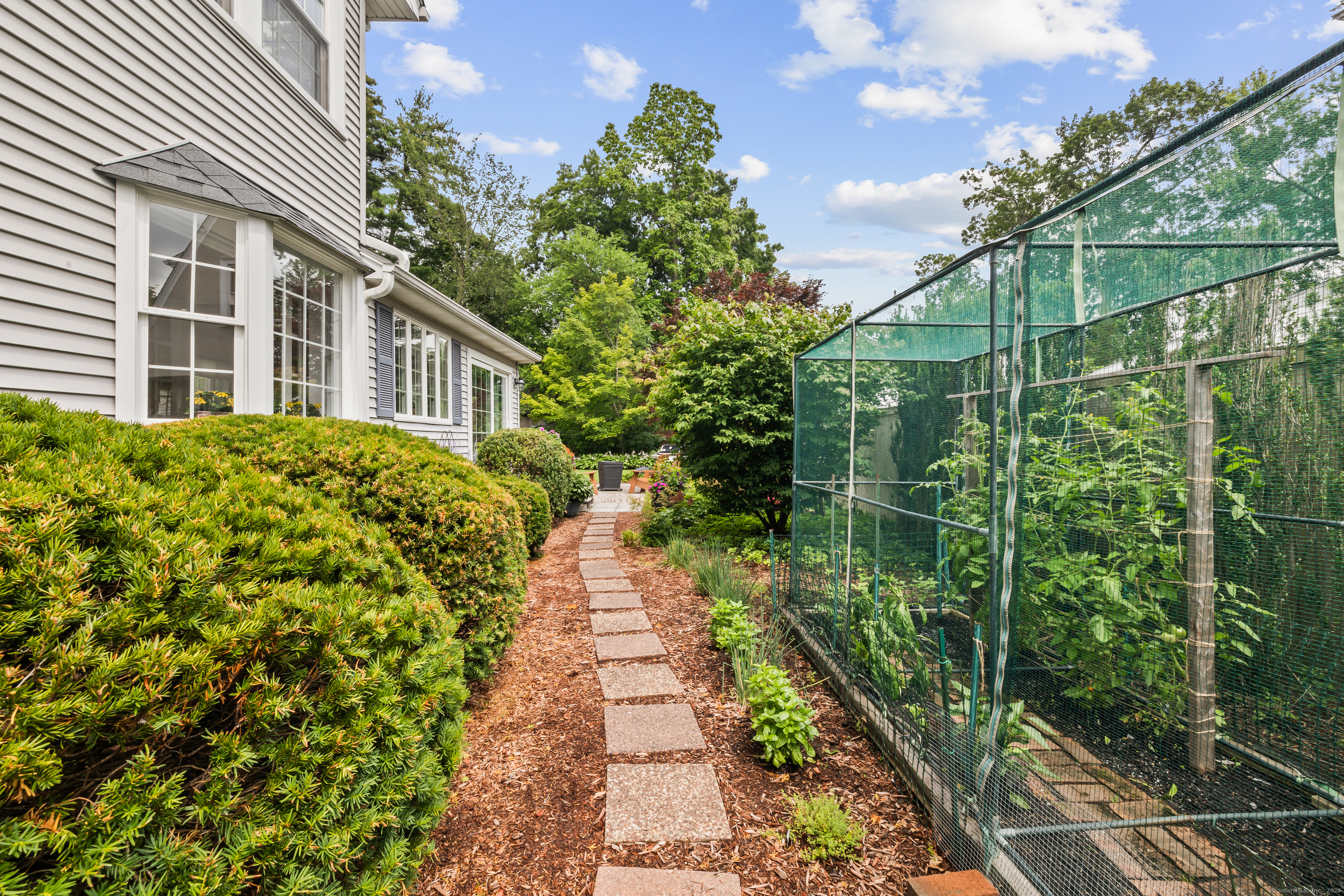 West Hartford, Connecticut 06119, United States, 4 Bedrooms Bedrooms, ,3 BathroomsBathrooms,Residential,Active,178392