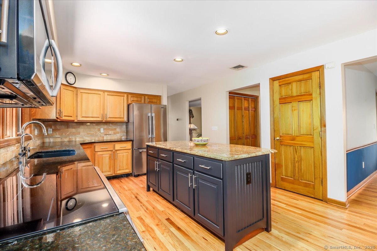 129A Hanover Road, Newtown, Connecticut image 8