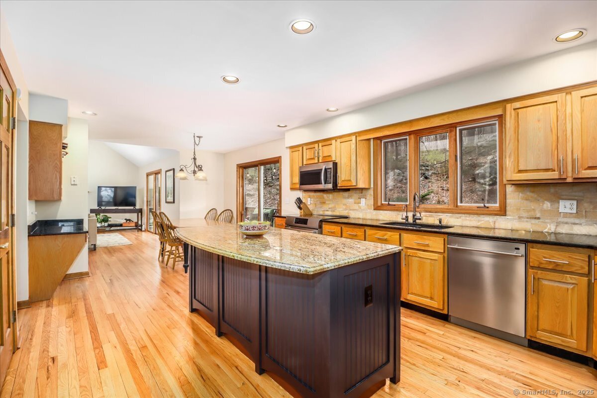 129A Hanover Road, Newtown, Connecticut image 6