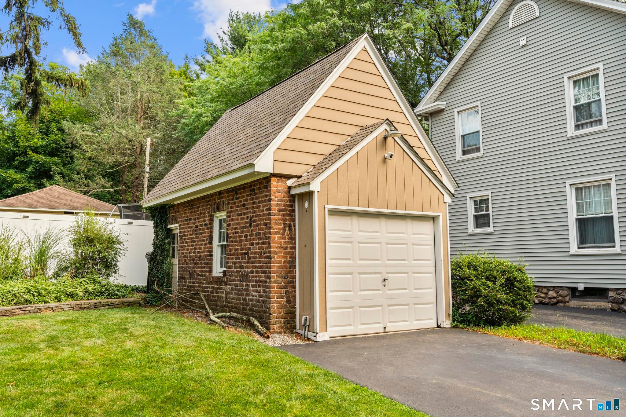 6 Collins Parkway