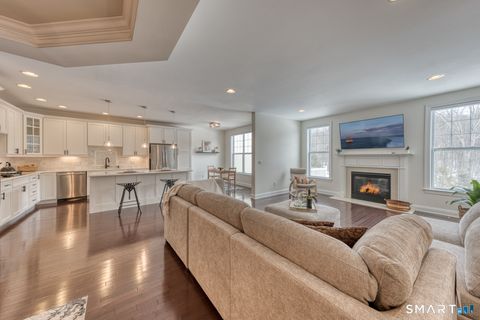 Condo For Sale - 16 Winding Trail #16<br/> Middlebury, CT 06762