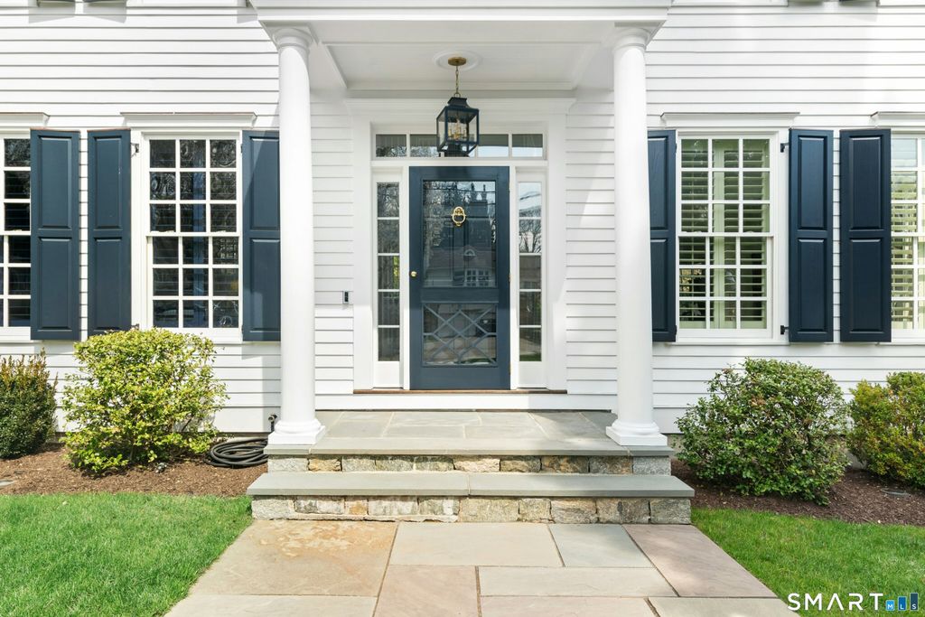 Photo of 7 Kimberly Place, New Canaan, CT 06840 (MLS # 24165890)