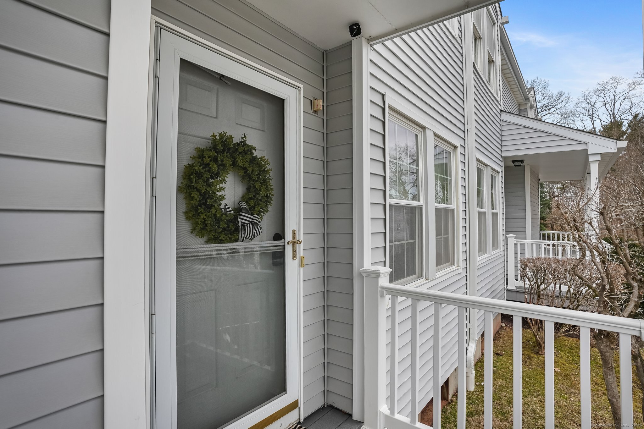 Greenview Lane 5, Milford, Connecticut - 2 Bedrooms  
2 Bathrooms  
4 Rooms - 