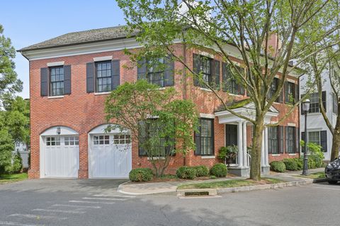 Photo of 2 Elmwood Drive #2, Fairfield, CT 06890 (MLS # 24150747)