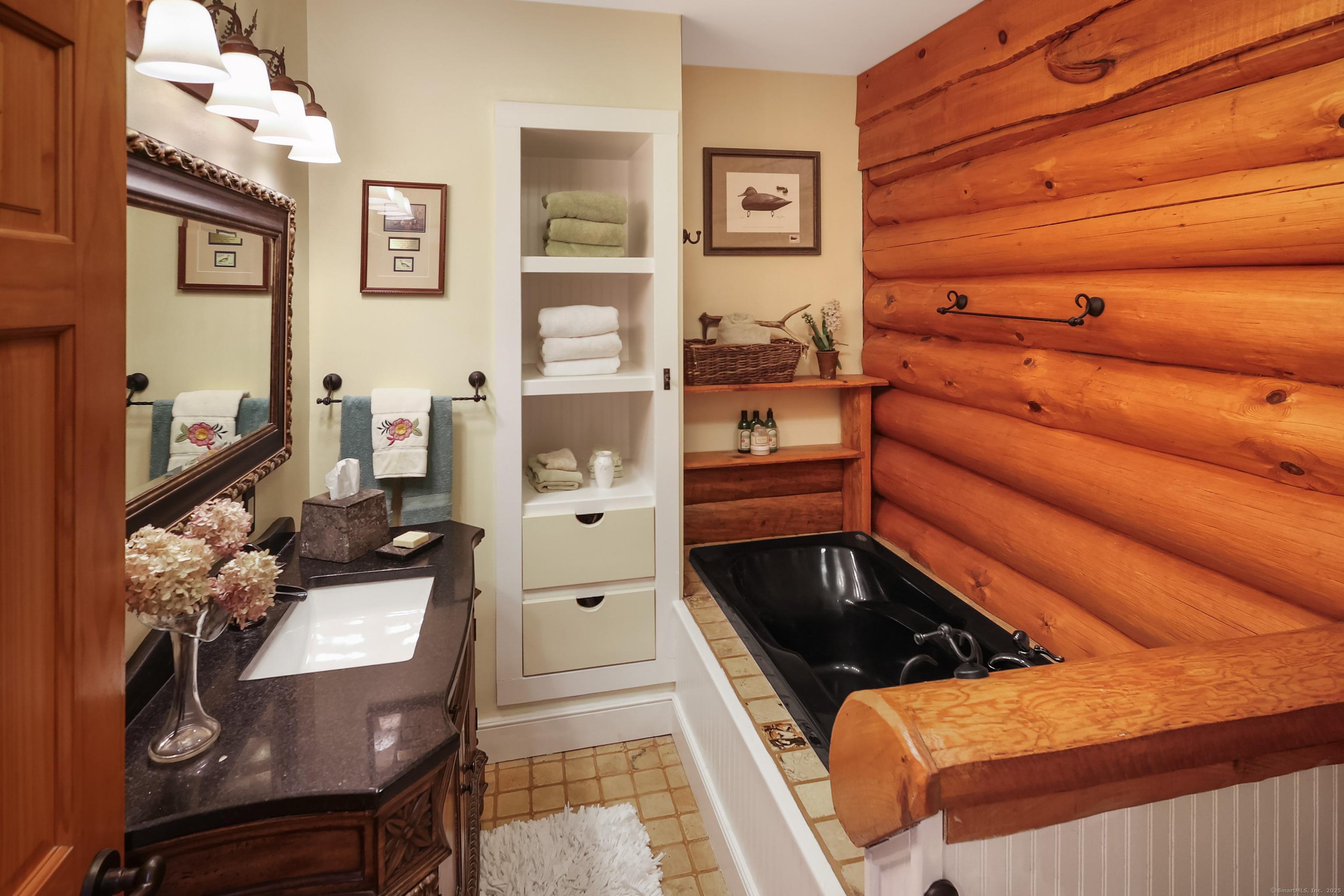 Woodstock, Connecticut 06281, United States, 3 Bedrooms Bedrooms, ,3 BathroomsBathrooms,Residential,Active,165238