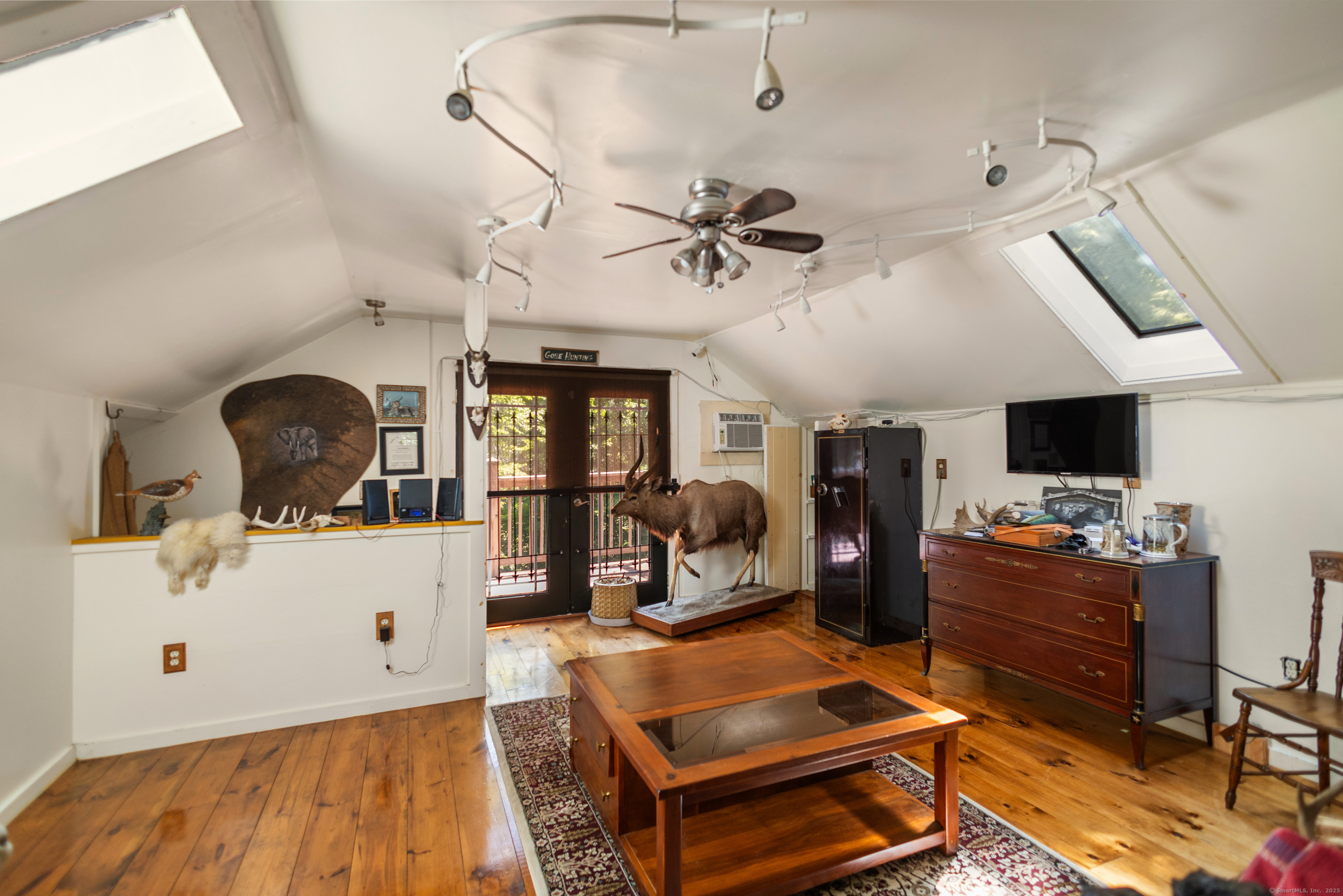 Woodstock, Connecticut 06281, United States, 3 Bedrooms Bedrooms, ,3 BathroomsBathrooms,Residential,Active,165238