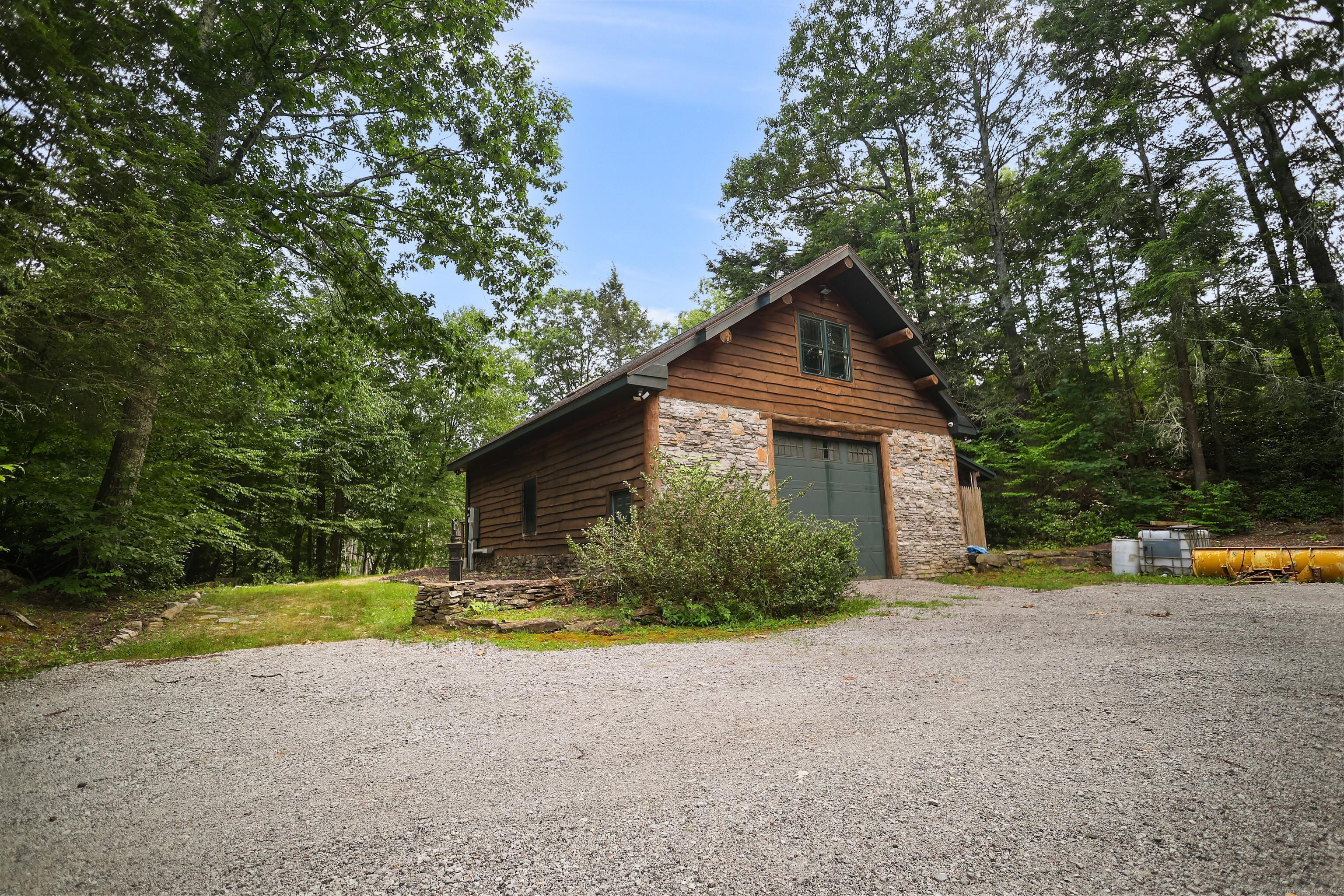 Woodstock, Connecticut 06281, United States, 3 Bedrooms Bedrooms, ,3 BathroomsBathrooms,Residential,Active,165238