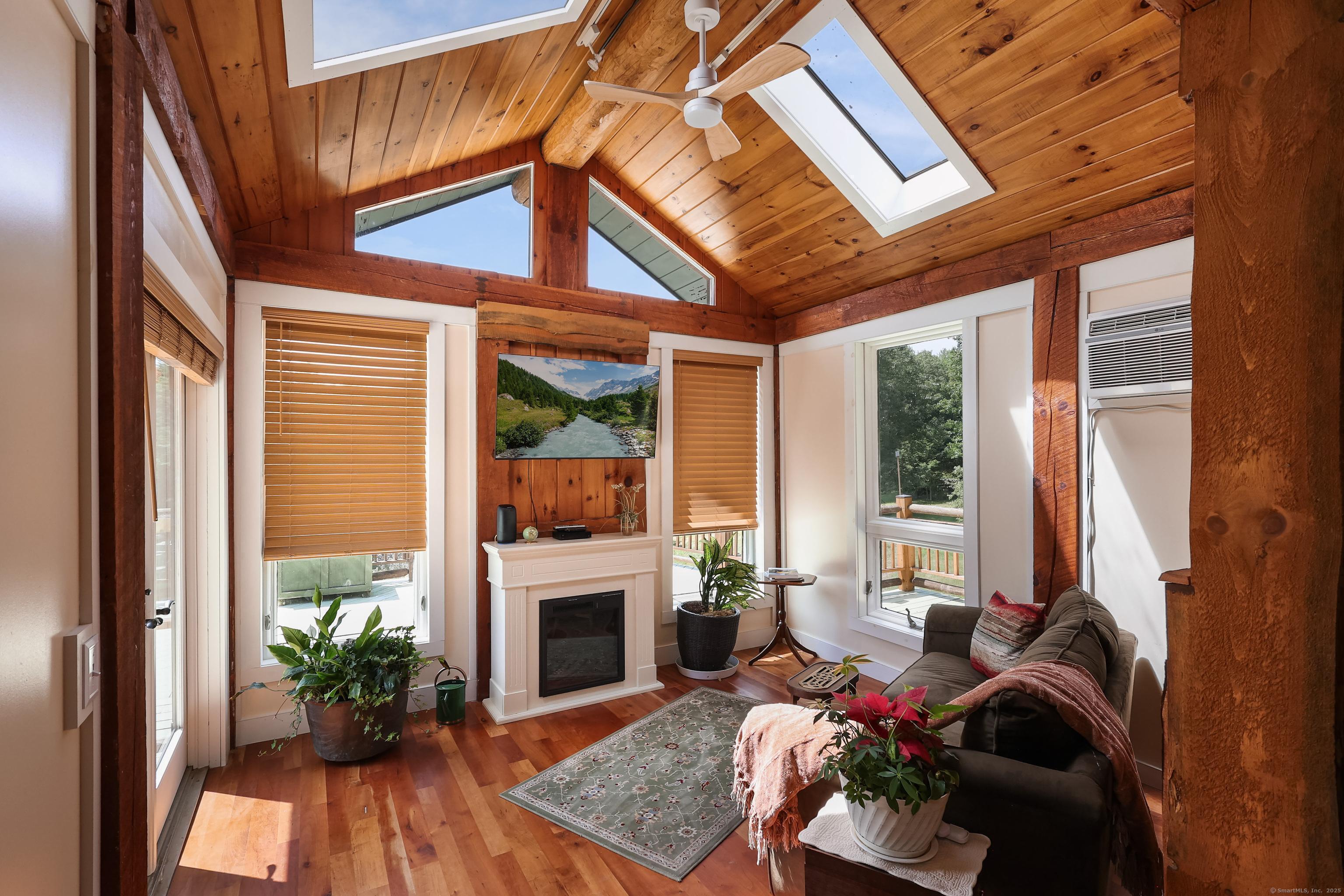 Woodstock, Connecticut 06281, United States, 3 Bedrooms Bedrooms, ,3 BathroomsBathrooms,Residential,Active,165238