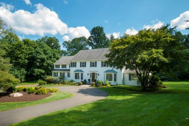 Photo 1 of 85 Arrowhead Trail, New Canaan, Connecticut, $1,995,000, Web #: 99094578