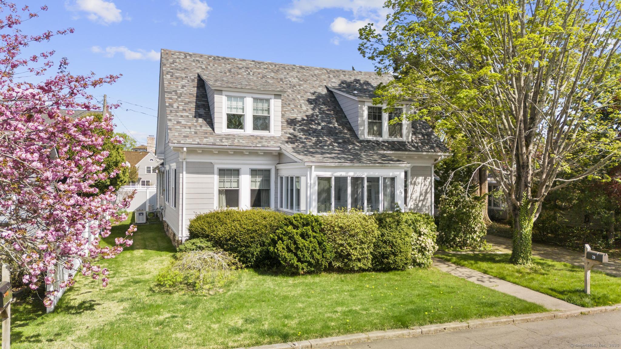29 Crescent Bluff Avenue