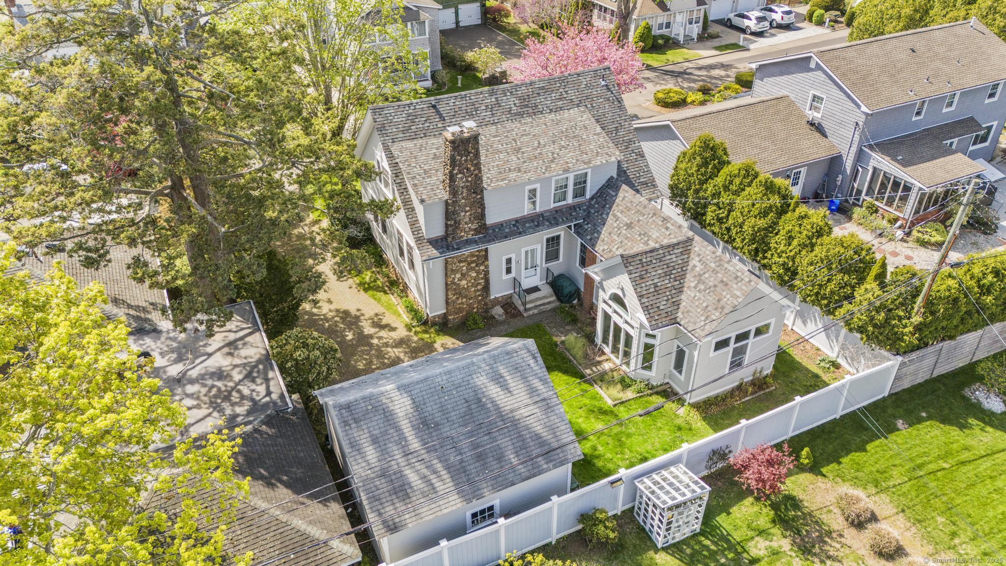 29 Crescent Bluff Avenue