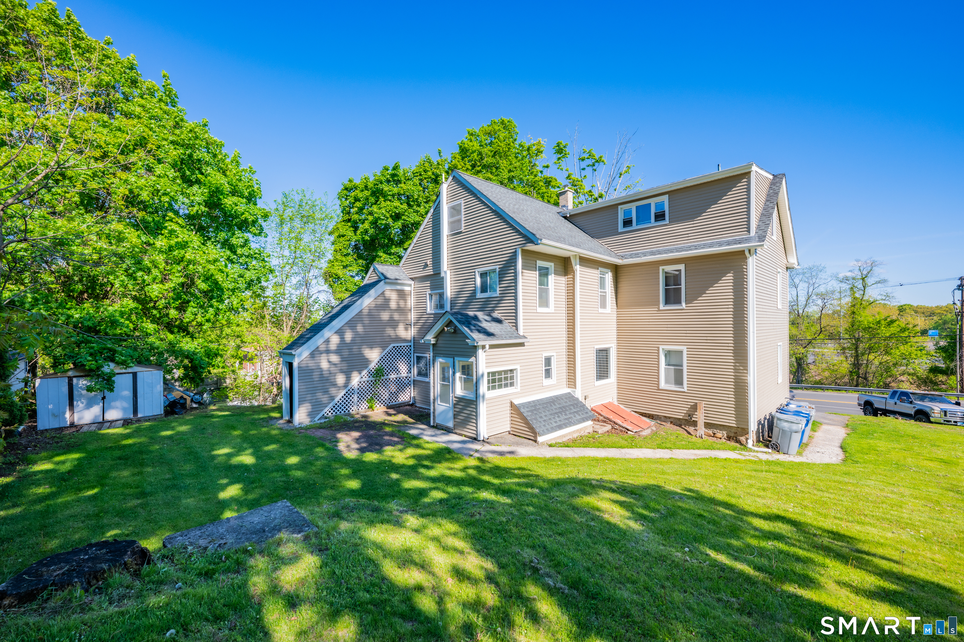 14 White Oak Avenue