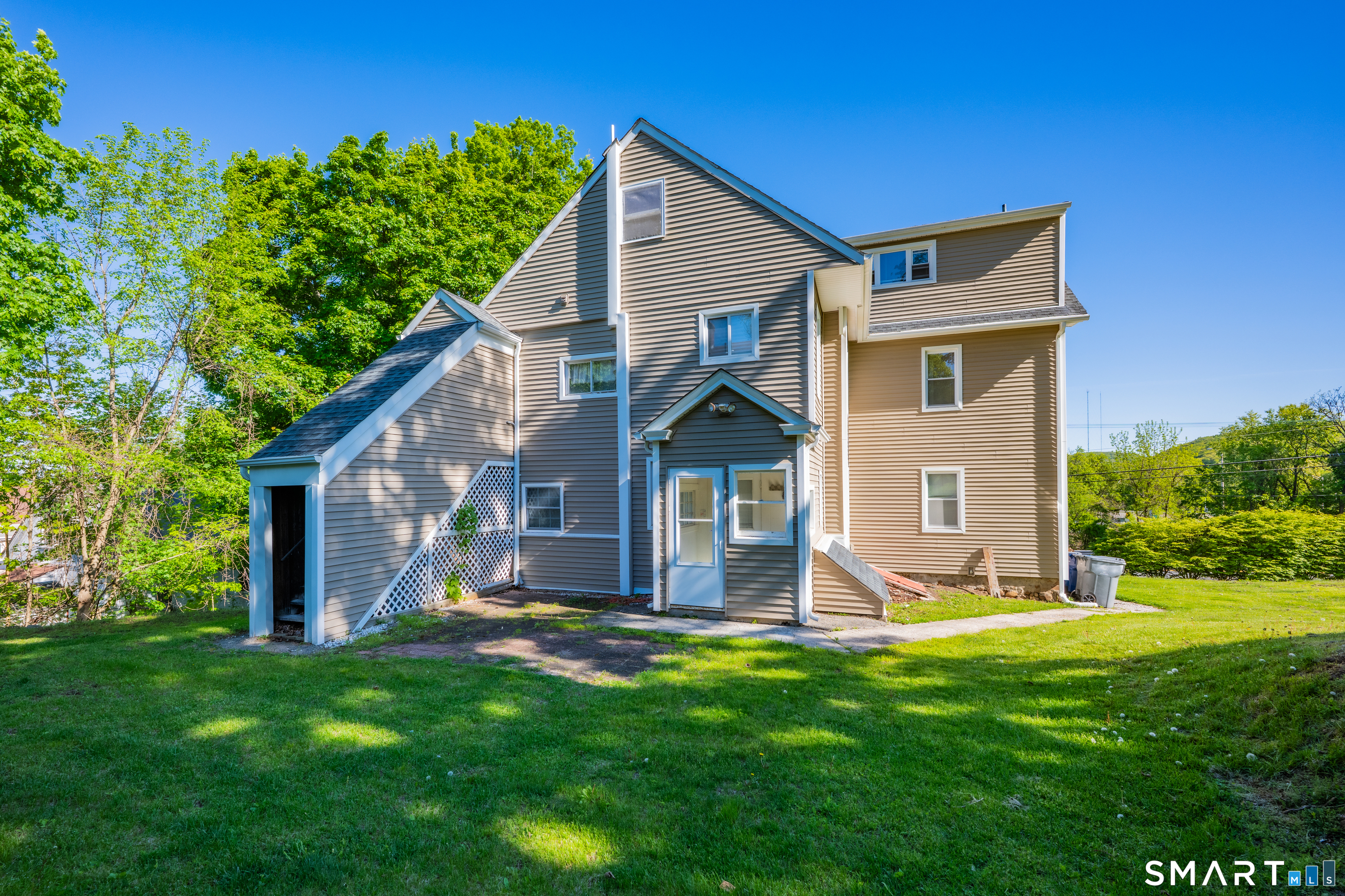 14 White Oak Avenue