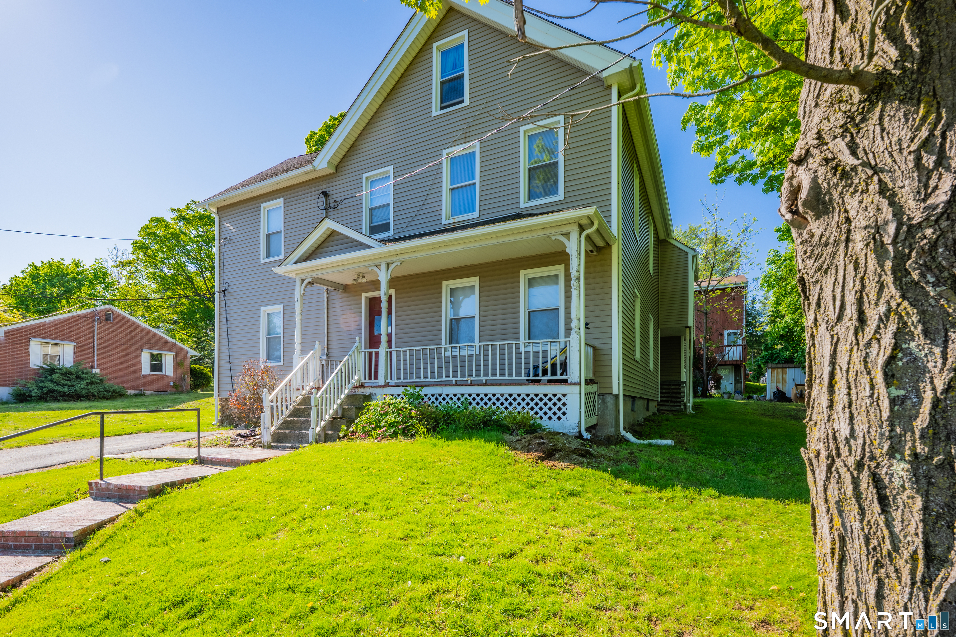 14 White Oak Avenue