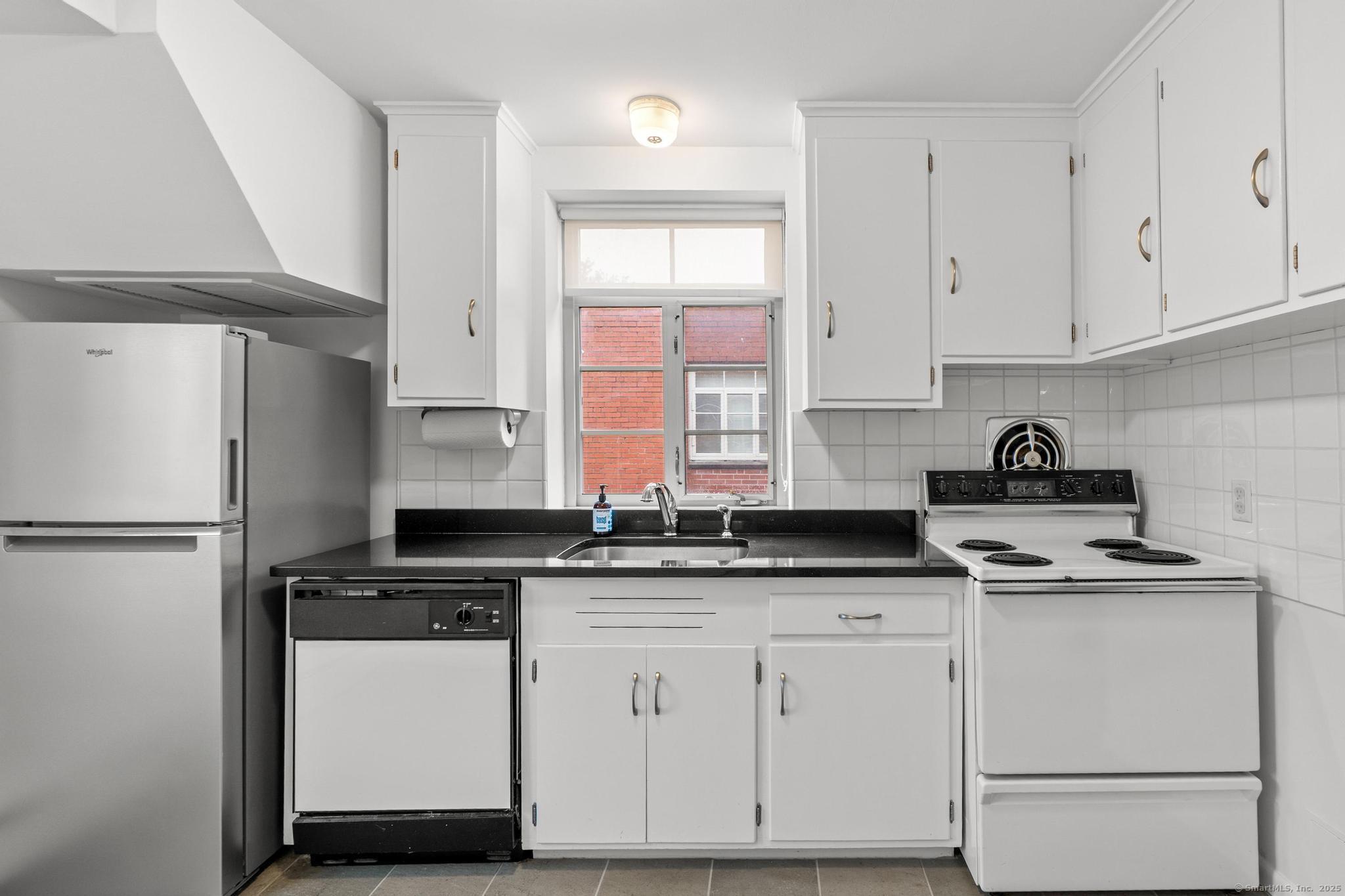 30 Outlook Avenue #APT 306, West Hartford, Connecticut image 12