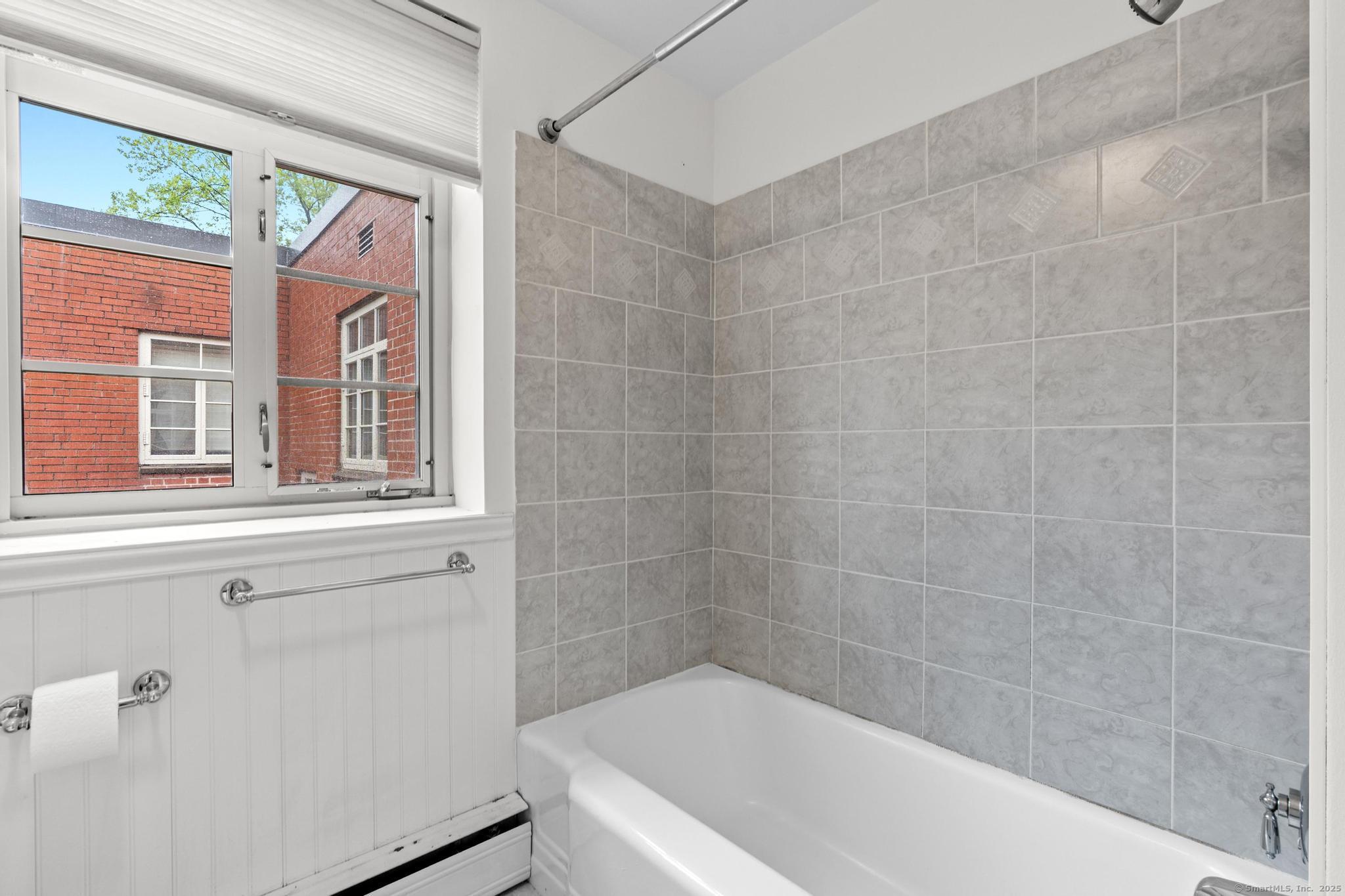30 Outlook Avenue #APT 306, West Hartford, Connecticut image 18
