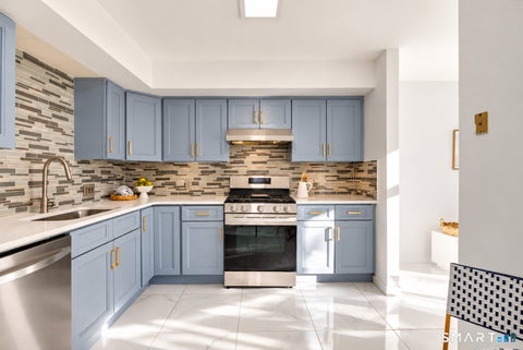 Tiny photo for 31 Harbour Close #31, New Haven, CT 06519 (MLS # 24216133)