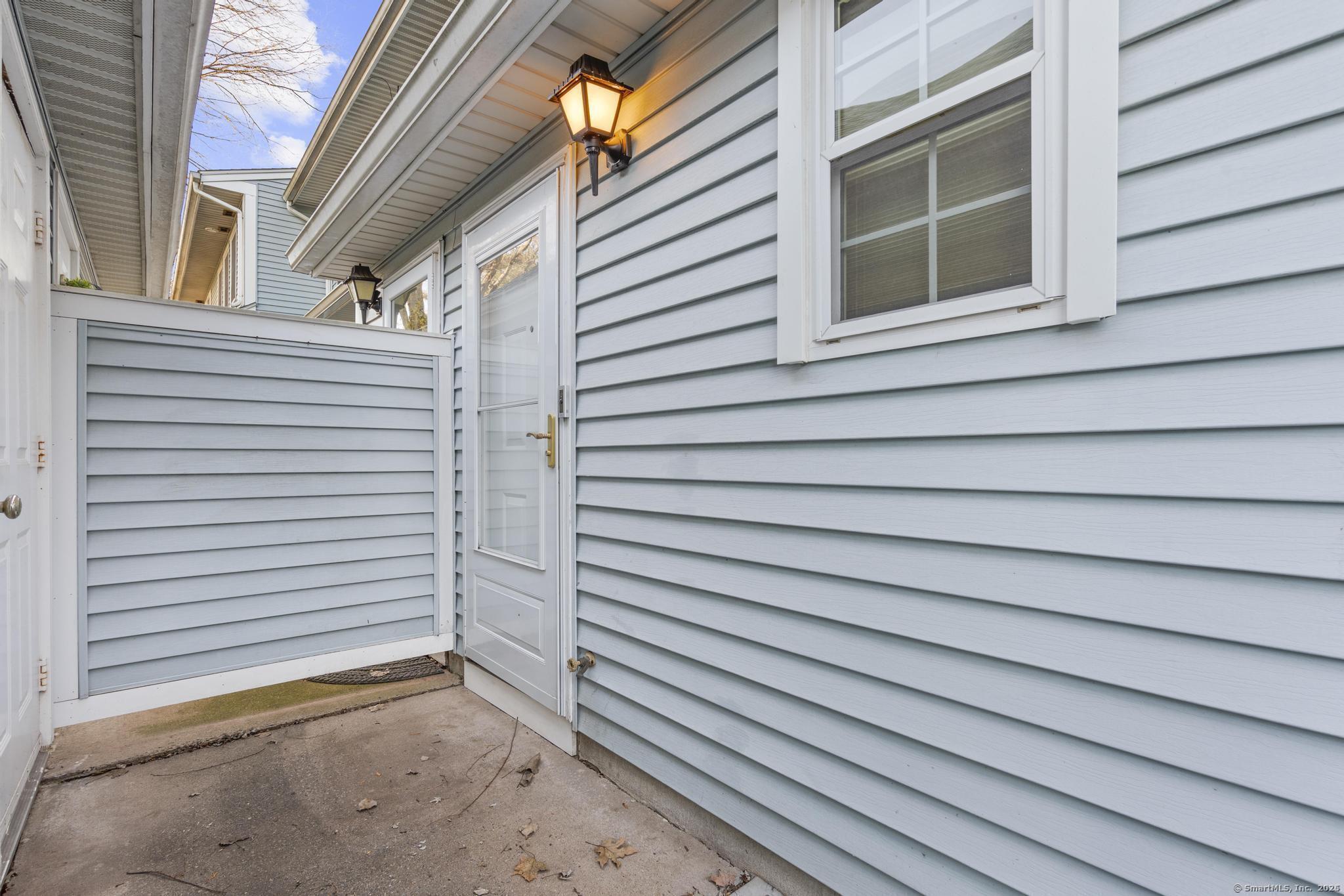Misty Meadow Lane 207, South Windsor, Connecticut - 1 Bedrooms  
1 Bathrooms  
4 Rooms - 