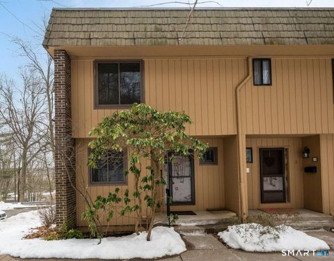 Photo of 1 Great Oak Court #1, Cromwell, CT 06416 (MLS # 24151522)